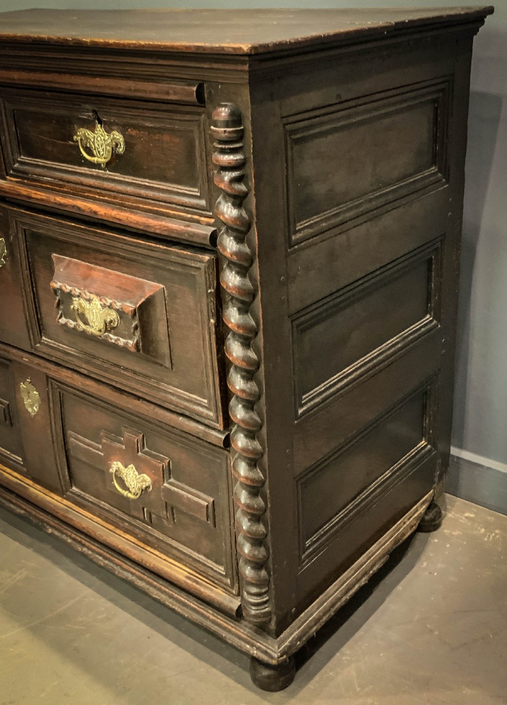 a 17TH century Chest of Drawers in Oak View VI