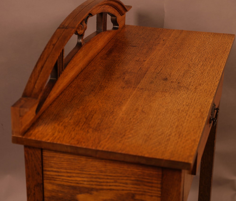 An Arts and Crafts Side Table in Oak View V