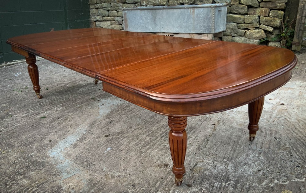A victorian 3 leaf Extending Dining Table seats 10