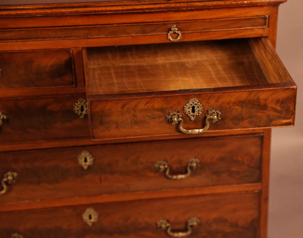 A Fine Georgian Mahogany Chest of Drawers View IV