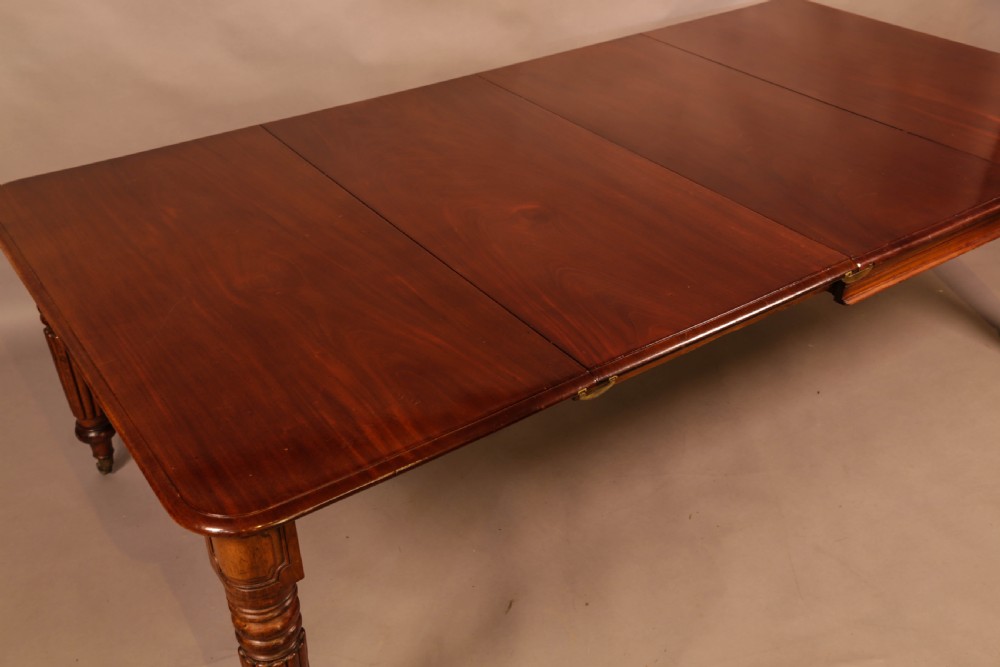 An Early 19th century Mahogany extending dining table View VI