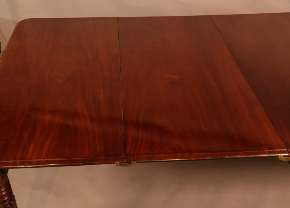 An Early 19th century Mahogany extending dining table View VIII
