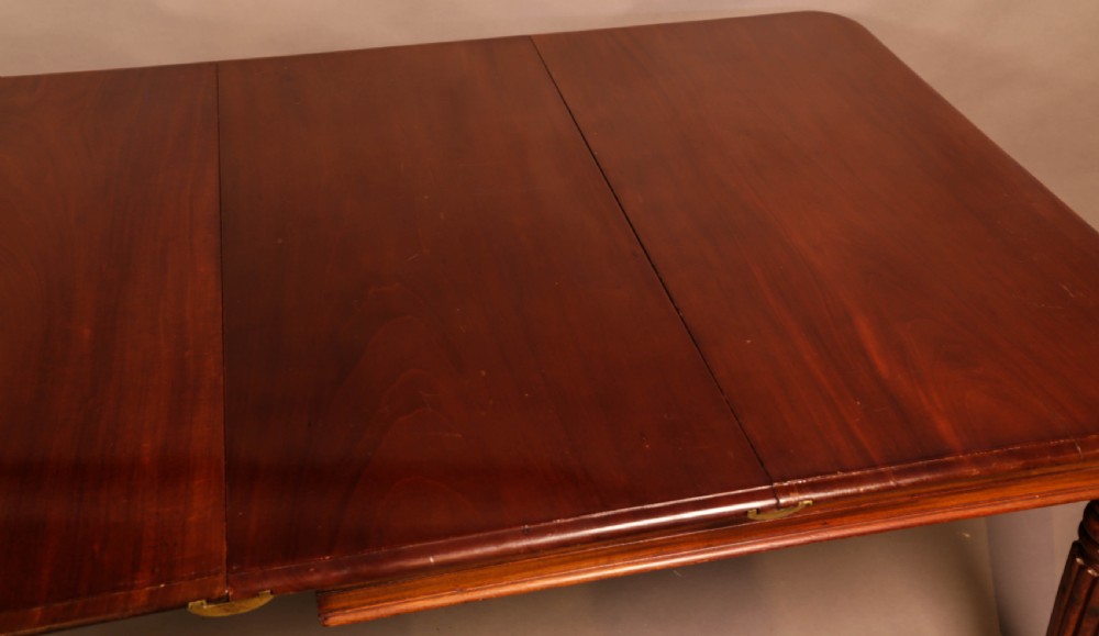 An Early 19th century Mahogany extending dining table View IX