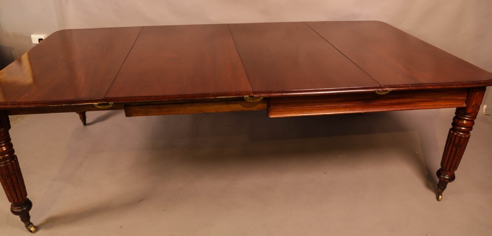 An Early 19th century Mahogany extending dining table View X