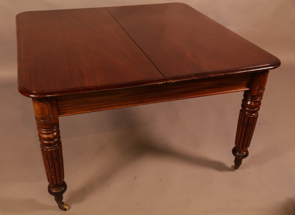 An Early 19th century Mahogany extending dining table View XII