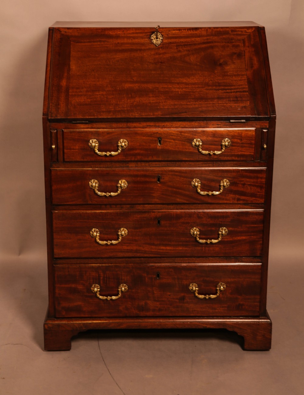 Early Oak Chest of Drawers c 1720 View V
