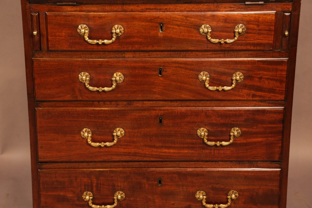 Early Oak Chest of Drawers c 1720 View VI