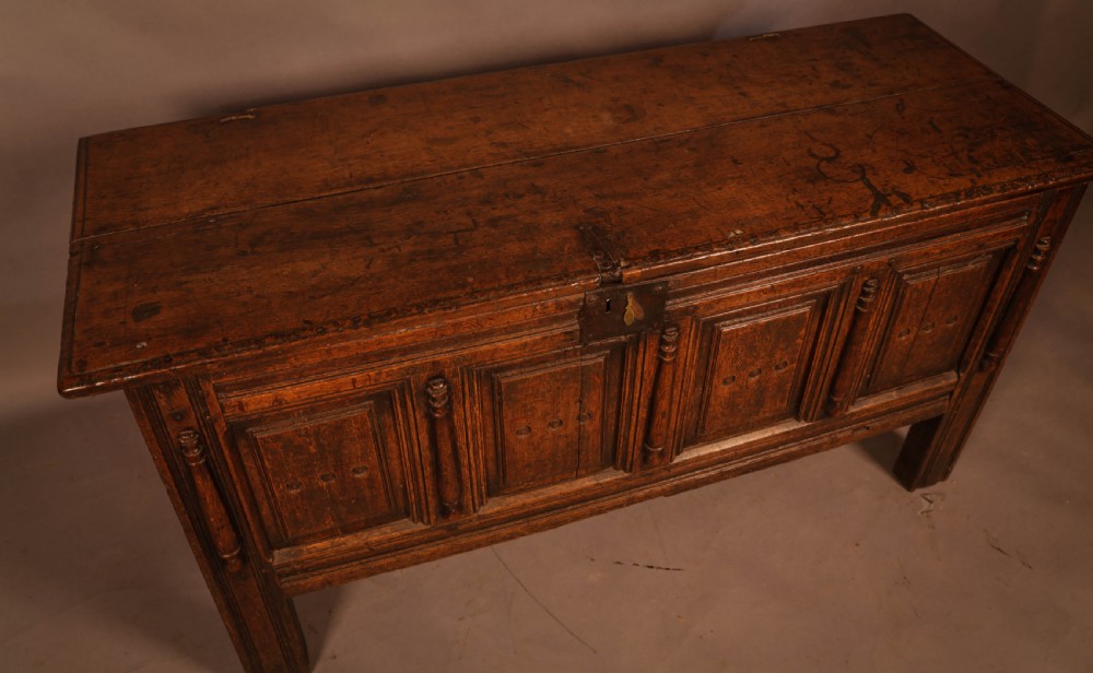 An Early Oak Coffer c 1700 View VI