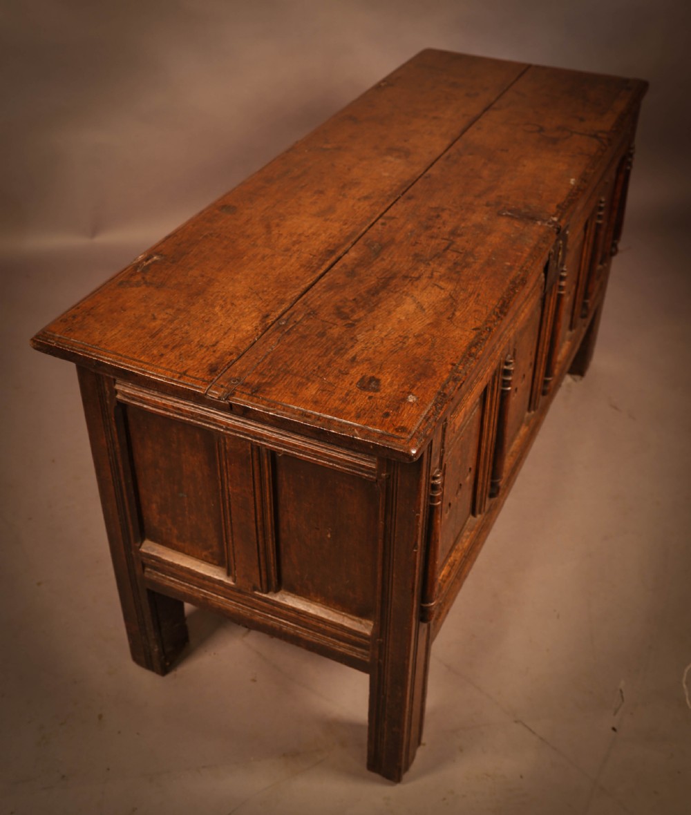 An Early Oak Coffer c 1700 View VII