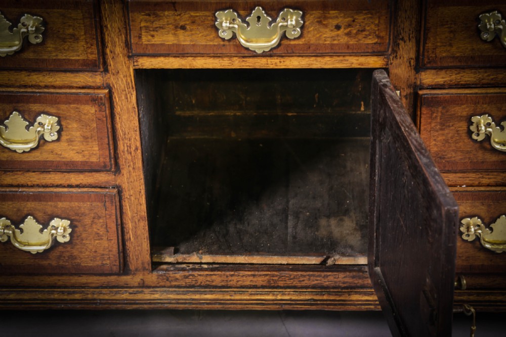 A Georgian 18th century Serving Dresser in Oak View IV