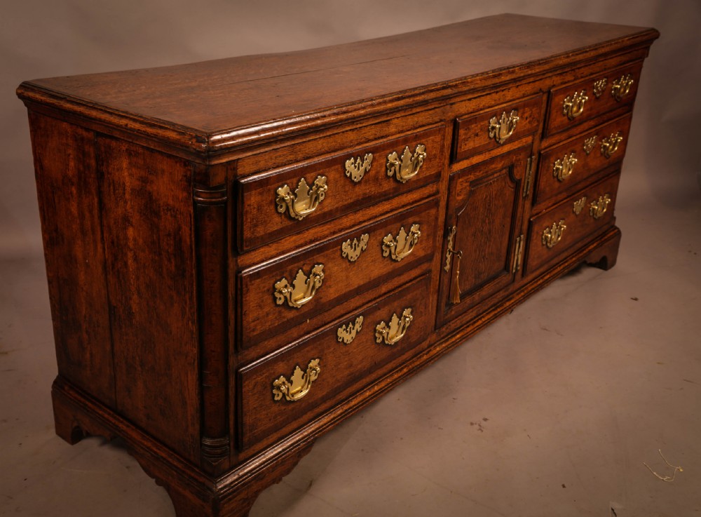 A Georgian 18th century Serving Dresser in Oak View X