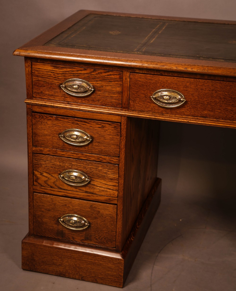 A Good Quality Pedestal Desk in Oak View IV