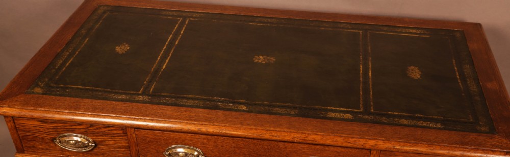 A Good Quality Pedestal Desk in Oak View VI