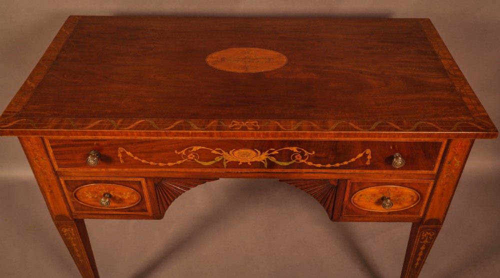 A Stunning 18th century Side Table inlaid View X