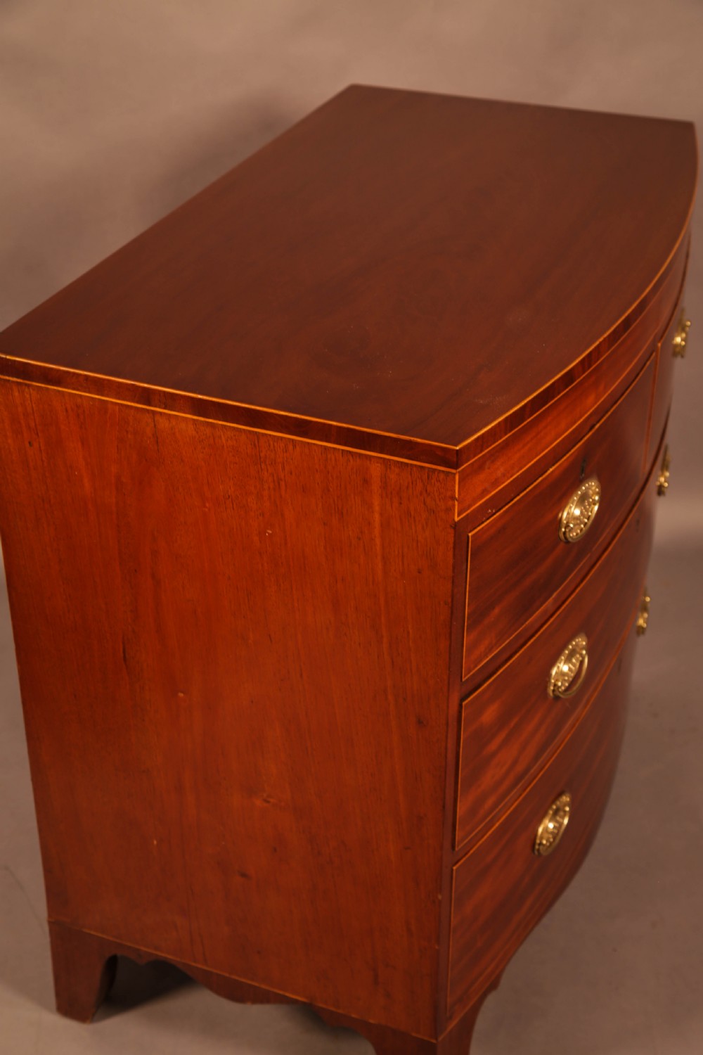 An early 19th century Bow Chest of Drawers Mahogany View VI