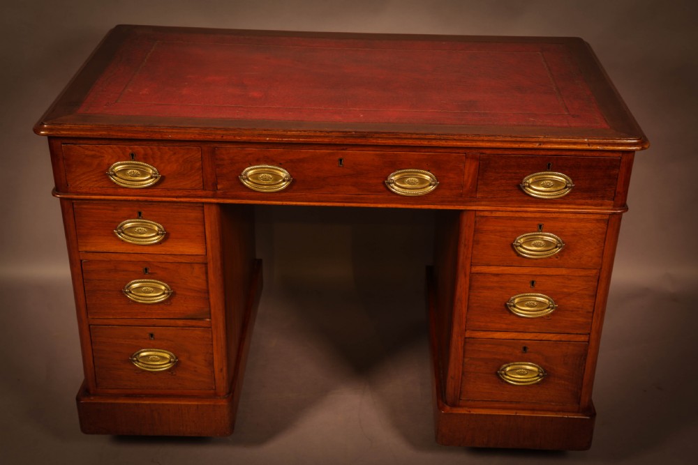 A Victorian Pedestal Desk in Mahogany