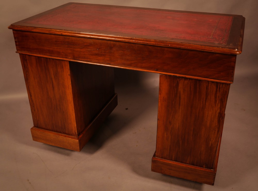 A Victorian Pedestal Desk in Mahogany View VIII