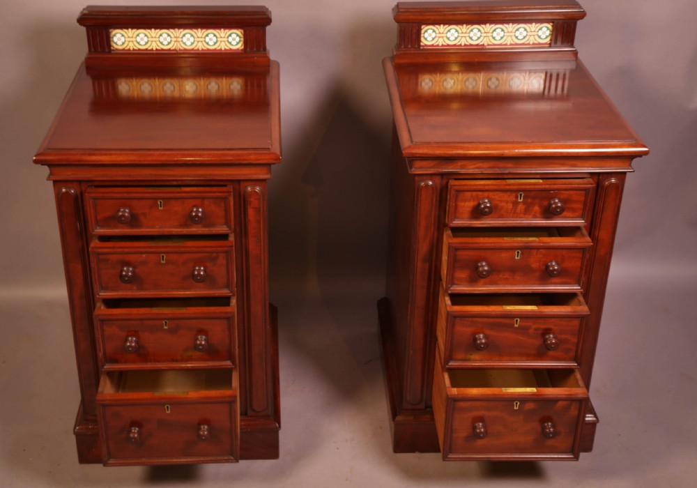 A good pair of Victorian Bedside Chests Mahogany View II