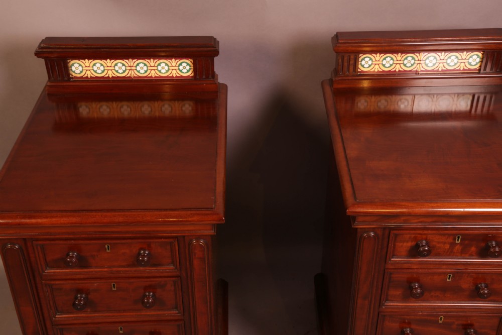 A good pair of Victorian Bedside Chests Mahogany View IV