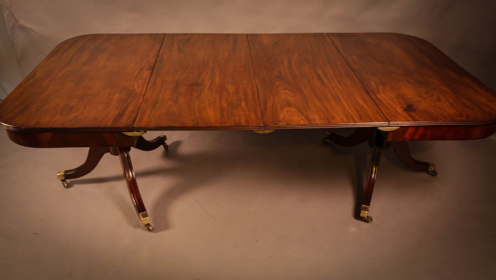 A Georgian Twin Pillar Dining Table in mahogany