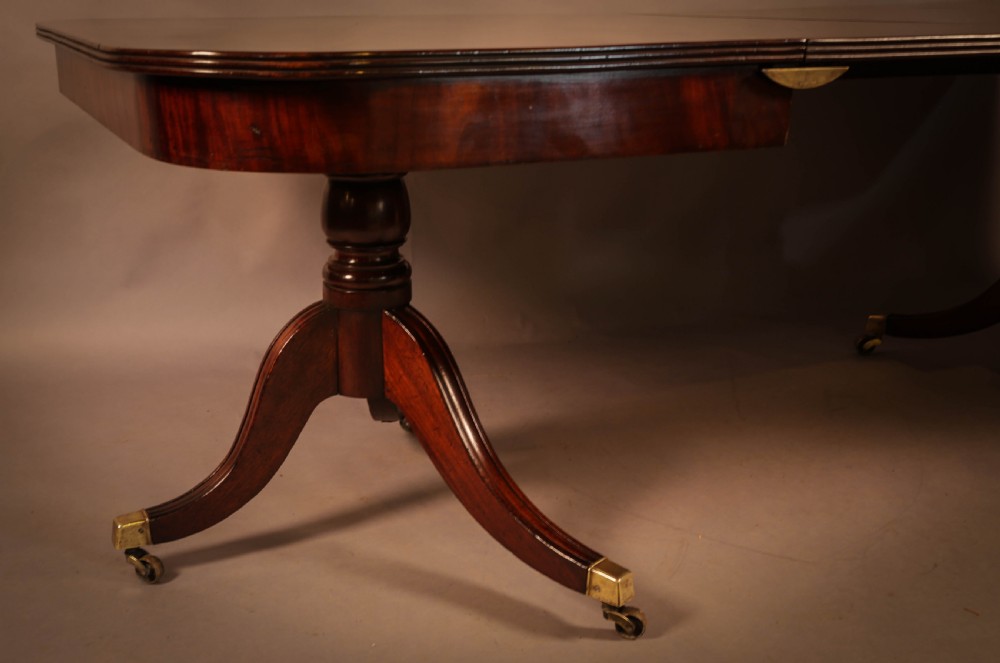 A Georgian Twin Pillar Dining Table in mahogany View XIII