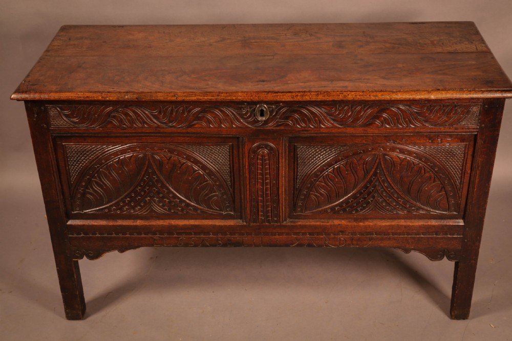 A Very nice 17th century Blanket Box Elizabeth Yardly View V