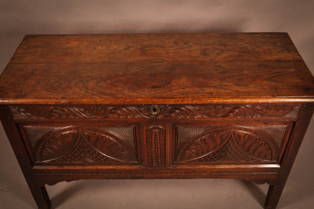 A Very nice 17th century Blanket Box Elizabeth Yardly View VI