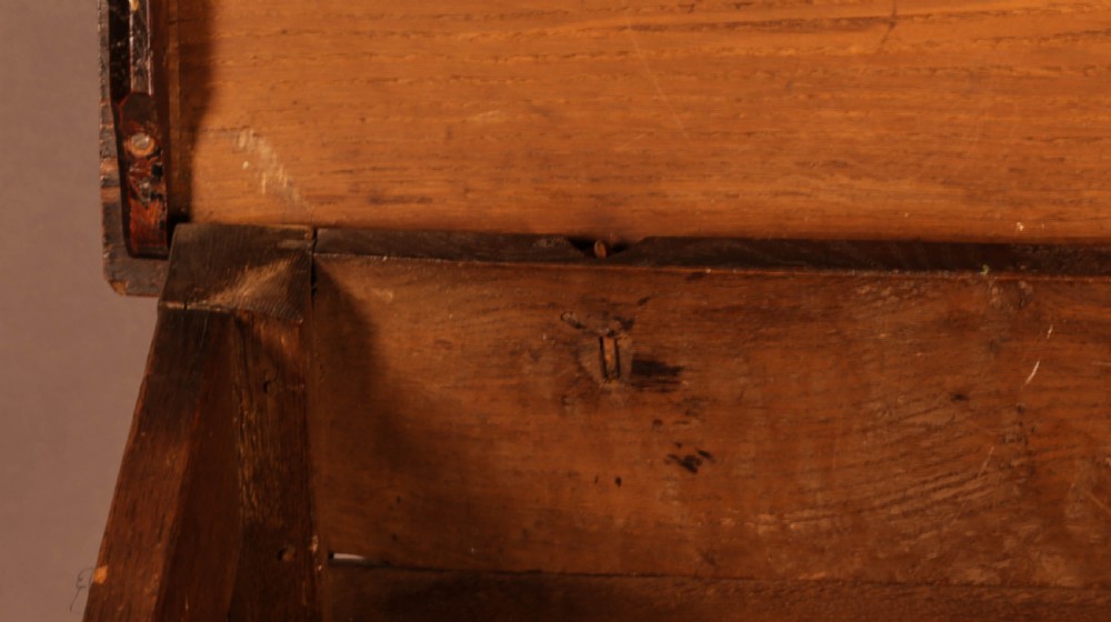 A Very nice 17th century Blanket Box Elizabeth Yardly View VII