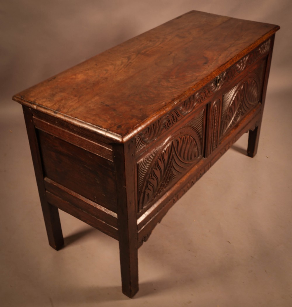 A Very nice 17th century Blanket Box Elizabeth Yardly View XII