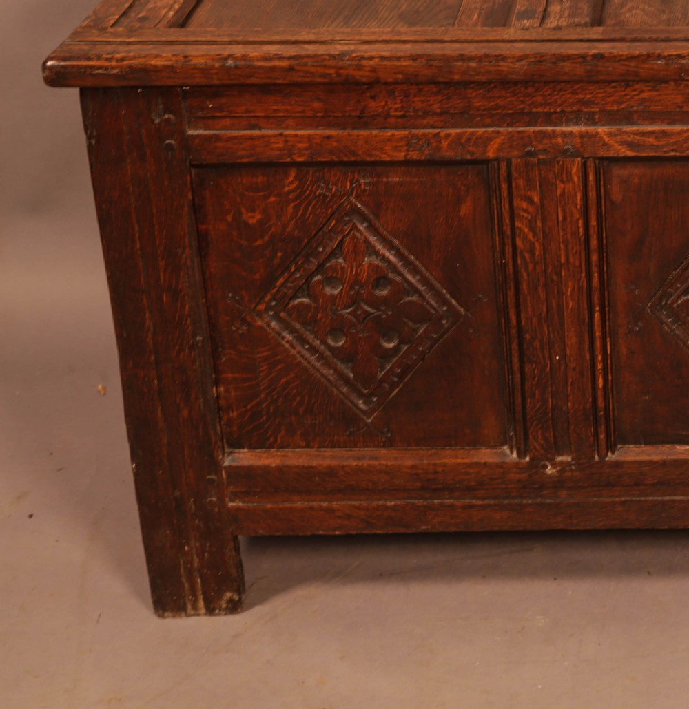17th century Oak Coffer View IV