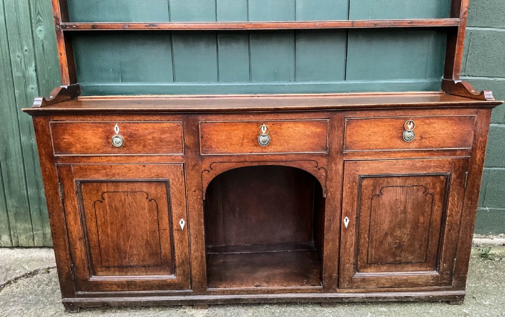 A Georgian Oak Dresser View VI