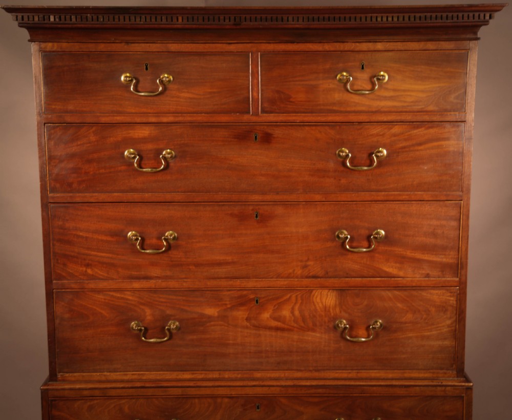 A Good Quality Georgian Chest on Chest Mahogany View V