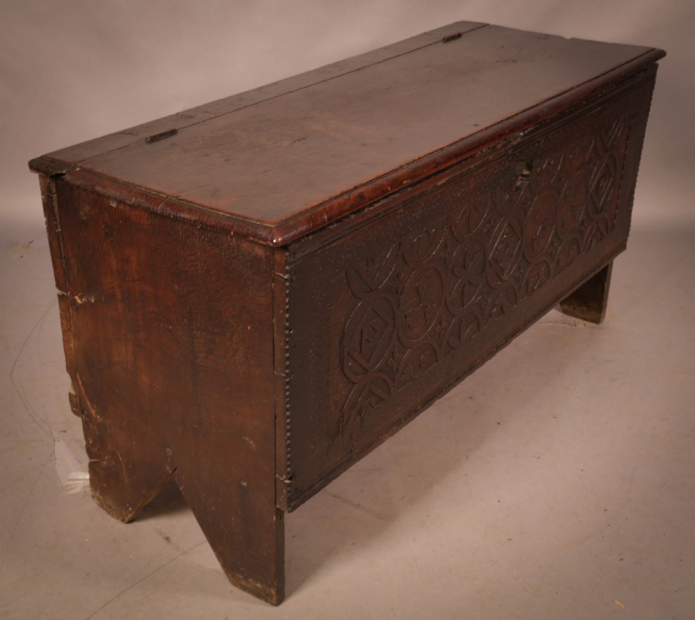 An 17th century Plank Coffer in Oak View VIII