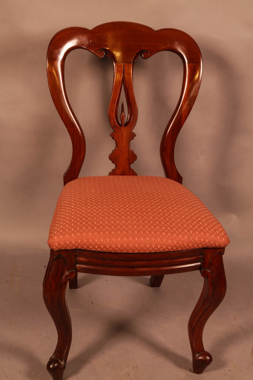 A Good set of 12 Victorian Mahogany Spear Point Balloon Back Dining Chairs View VIII