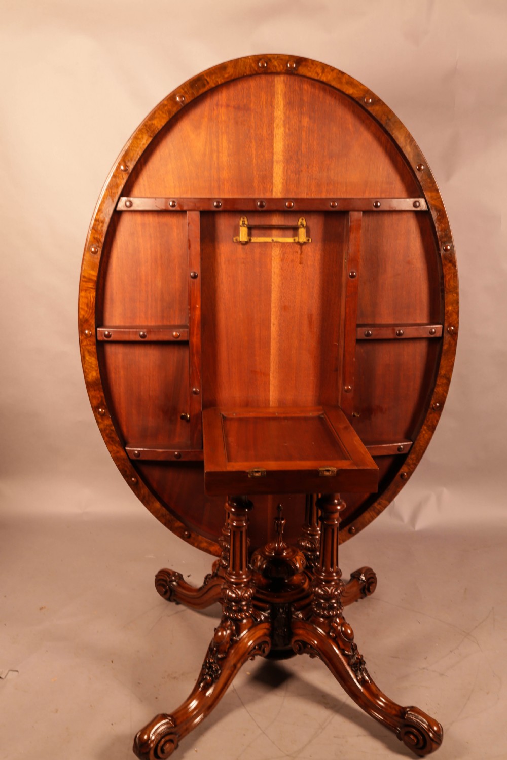 A Super Qualty Victorian Breakfast Table in Burr walnut View VII