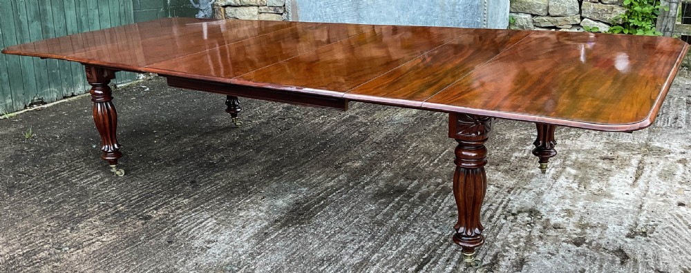 A Good Early 19th century extending dining Table in Mahogany View XII