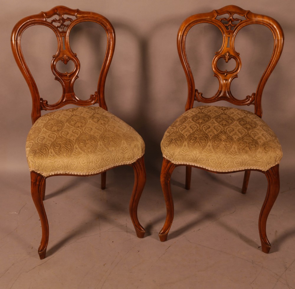 A Set of 6 Victorian Dining Chairs in Walnut View IV