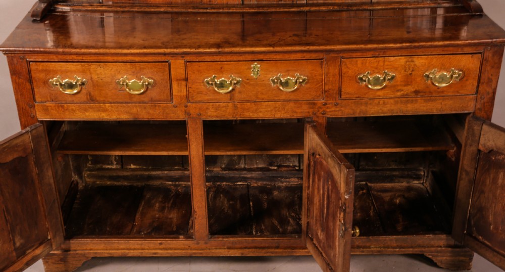 An 18th century Oak Dresser  View IV