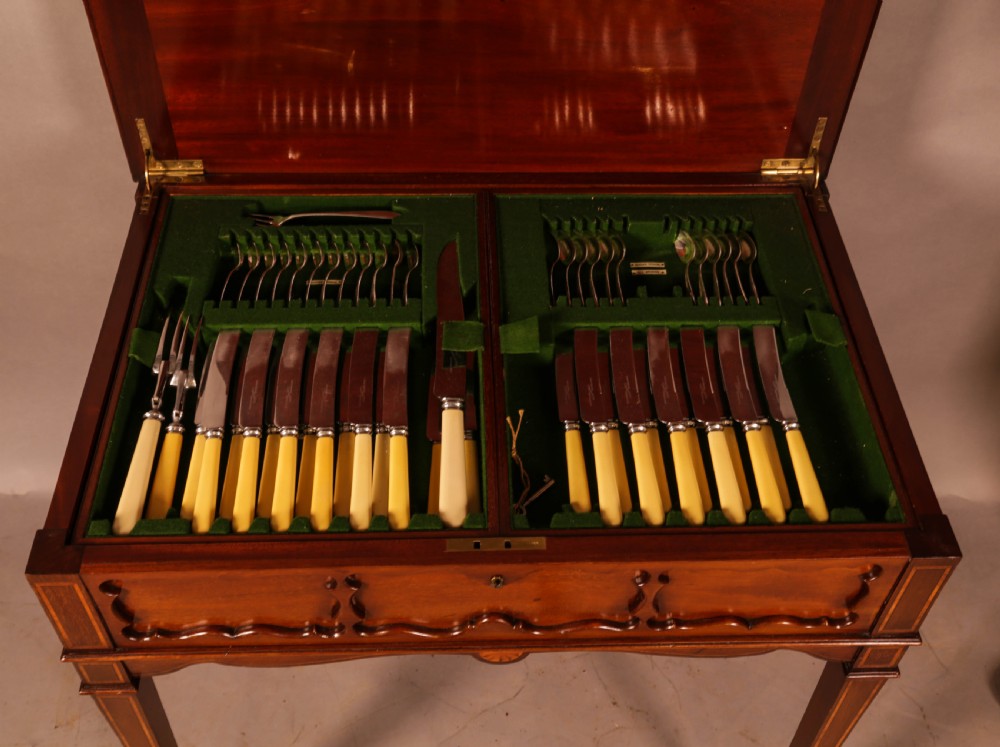 A Very Good Canteen of Cutlery View VI