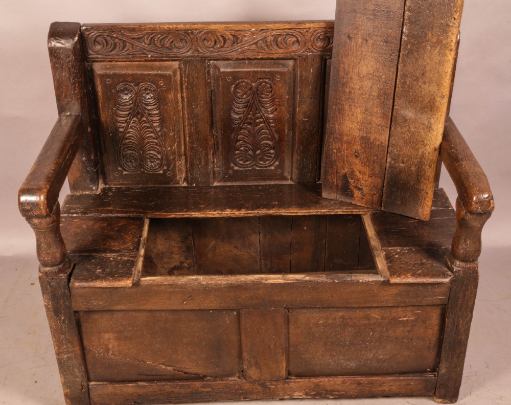 Early Oak Settle carved View IV