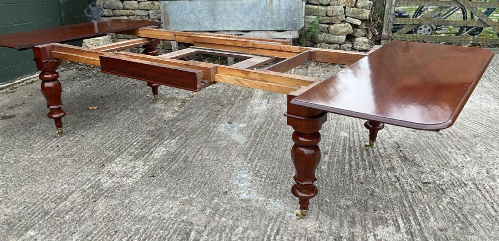 A Fine early Victorian Extending Dining Table Mahogany seat 12/14 View VIII