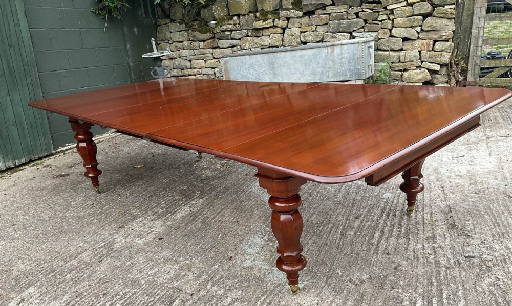A Fine early Victorian Extending Dining Table Mahogany seat 12/14 View XI