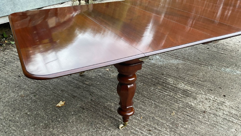 A Fine early Victorian Extending Dining Table Mahogany seat 12/14 View XV