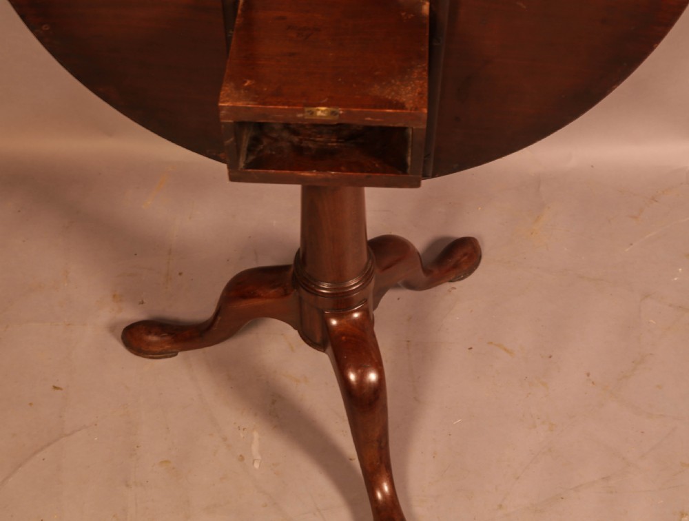 A Good 18th century Bird Cage Tripod Supper Table View VI