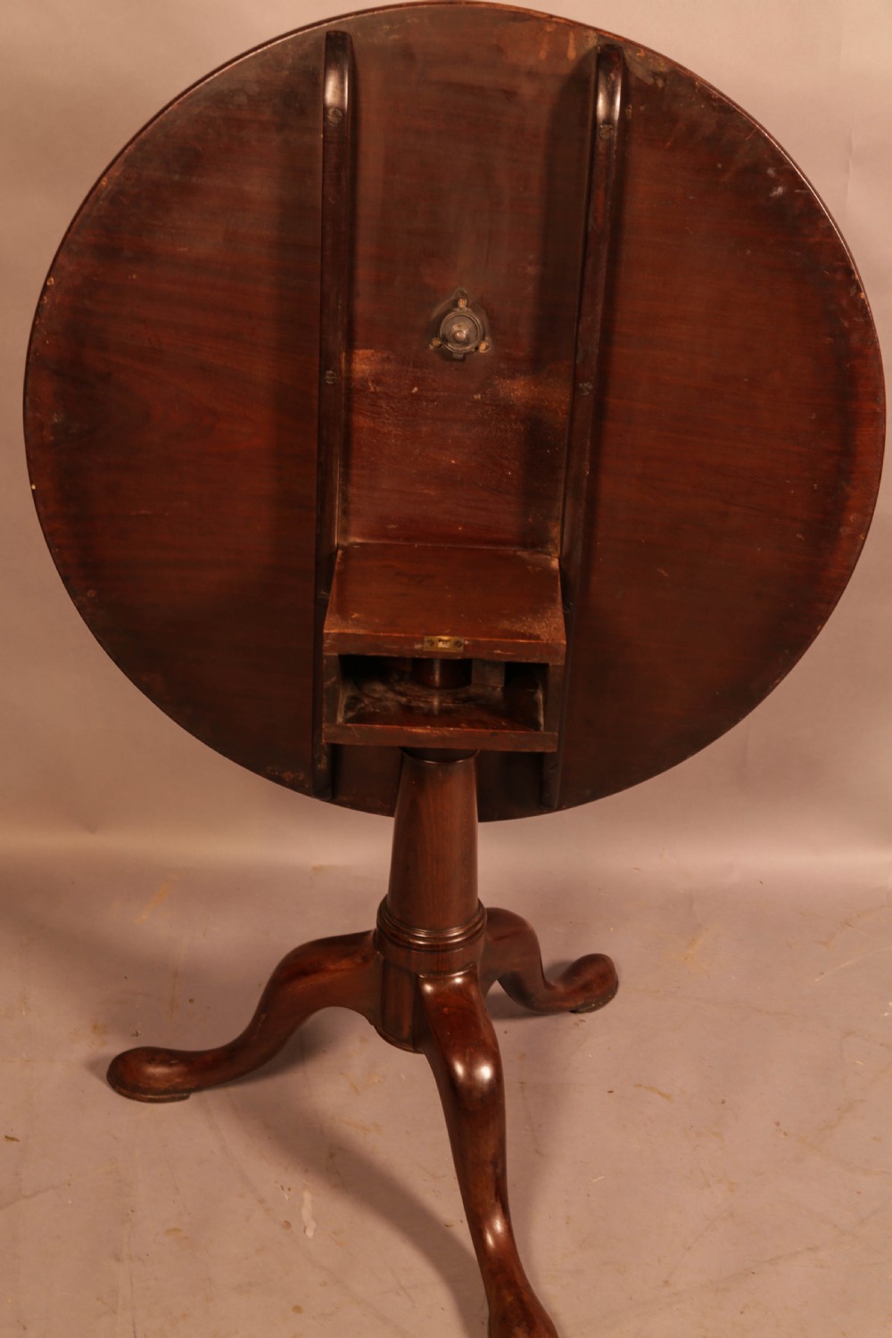 A Good 18th century Bird Cage Tripod Supper Table View VII