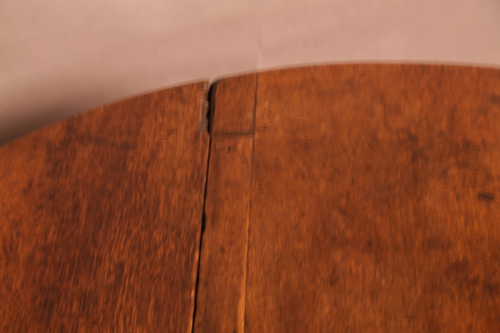 A Good 17th century Gate leg Dining Table in Oak and Walnut View VI