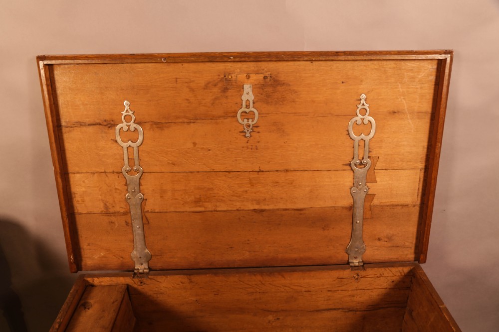 A Scandinavian Blanket Box lots of Inlay View VIII