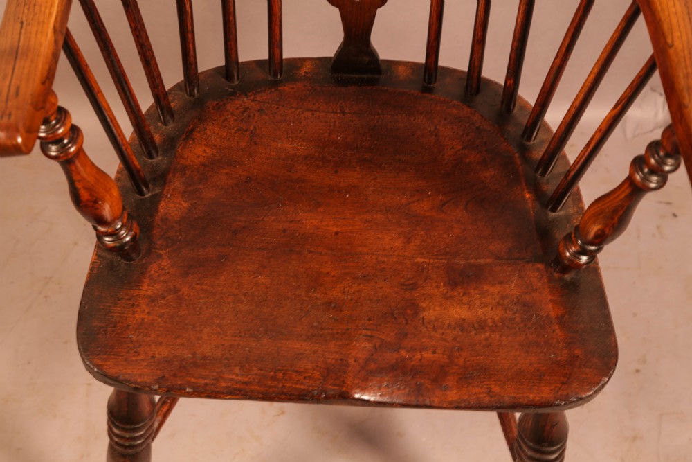 A Harlequin set of 4 Ash and Elm Windsor Chairs View XIV