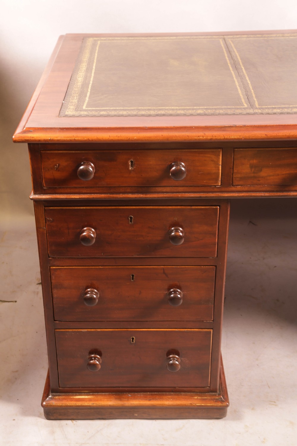 A Good Quality Victorian Pedestal Desk in Mahogany View VII