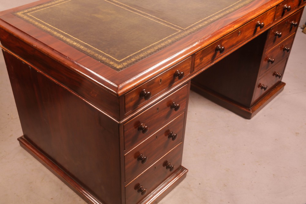 A Good Quality Victorian Pedestal Desk in Mahogany View IX